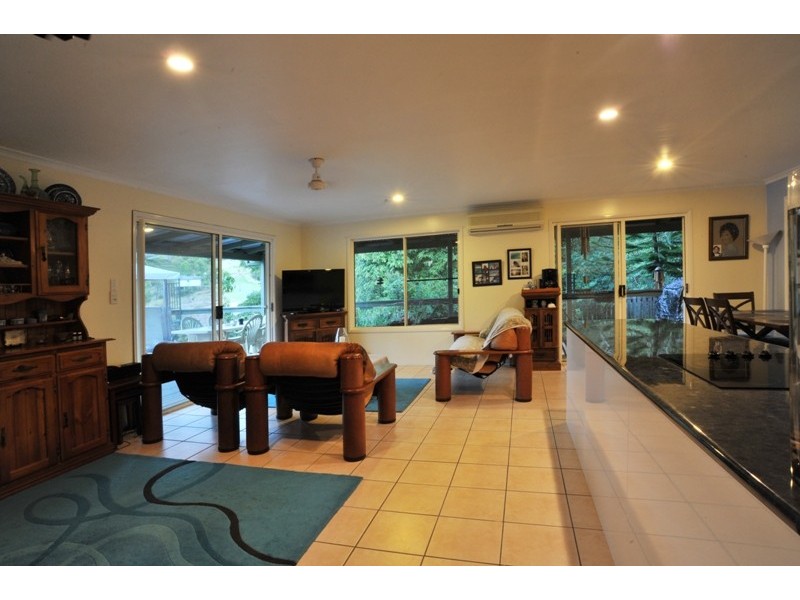 16 Daydream Court, Cannonvale QLD 4802