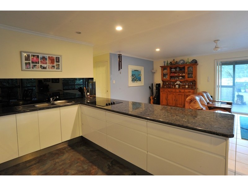 16 Daydream Court, Cannonvale QLD 4802