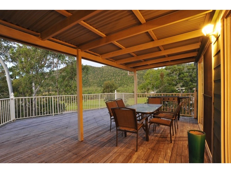 16 Daydream Court, Cannonvale QLD 4802