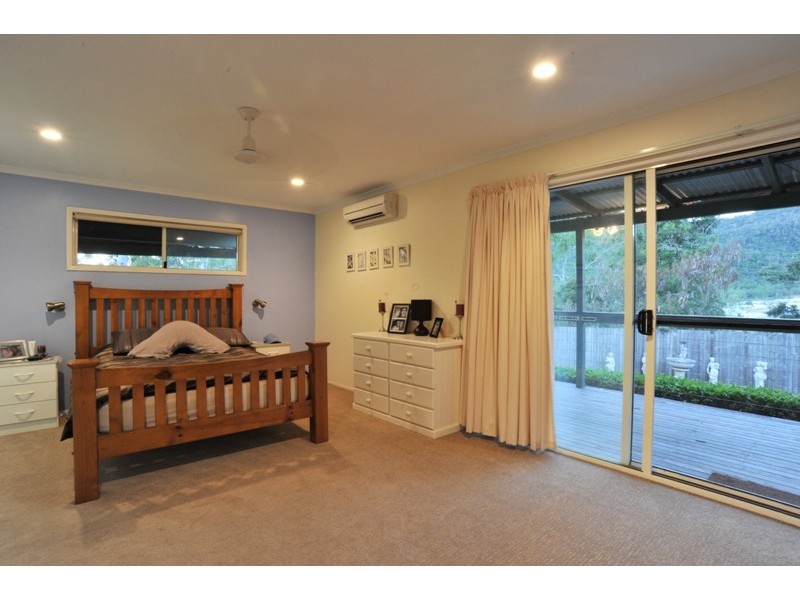 16 Daydream Court, Cannonvale QLD 4802