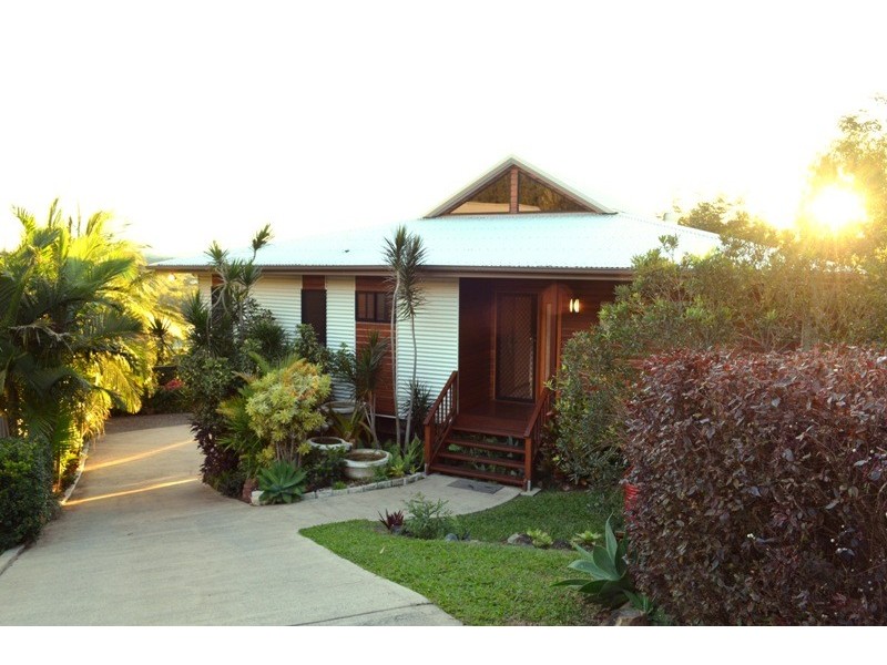 6 Golf Views Court, Cannonvale QLD 4802
