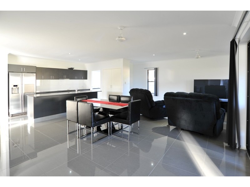 6 Twin Creek Court, Cannonvale QLD 4802