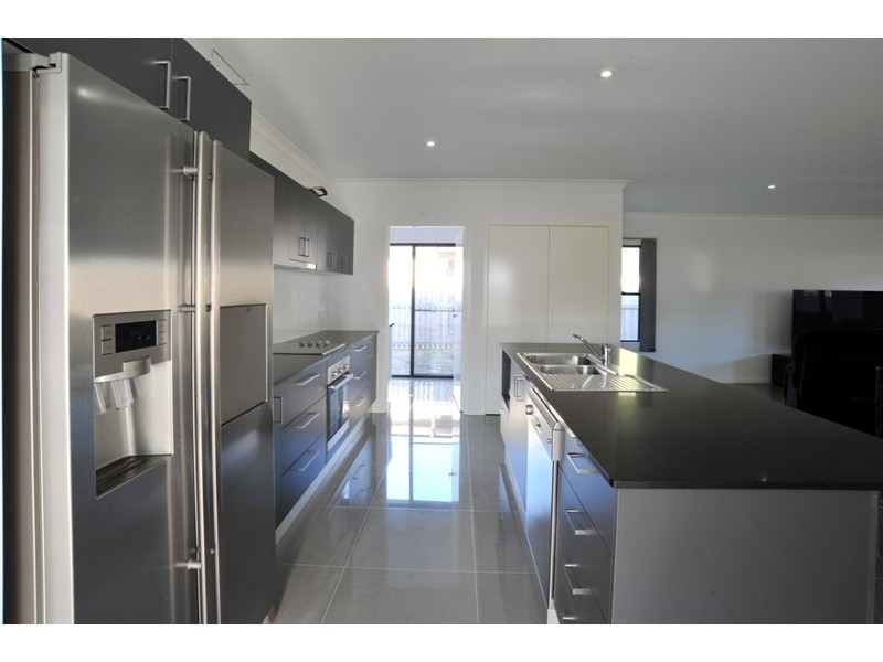 6 Twin Creek Court, Cannonvale QLD 4802