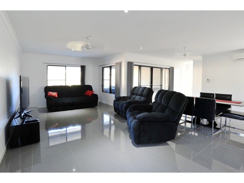 6 Twin Creek Court, Cannonvale QLD 4802