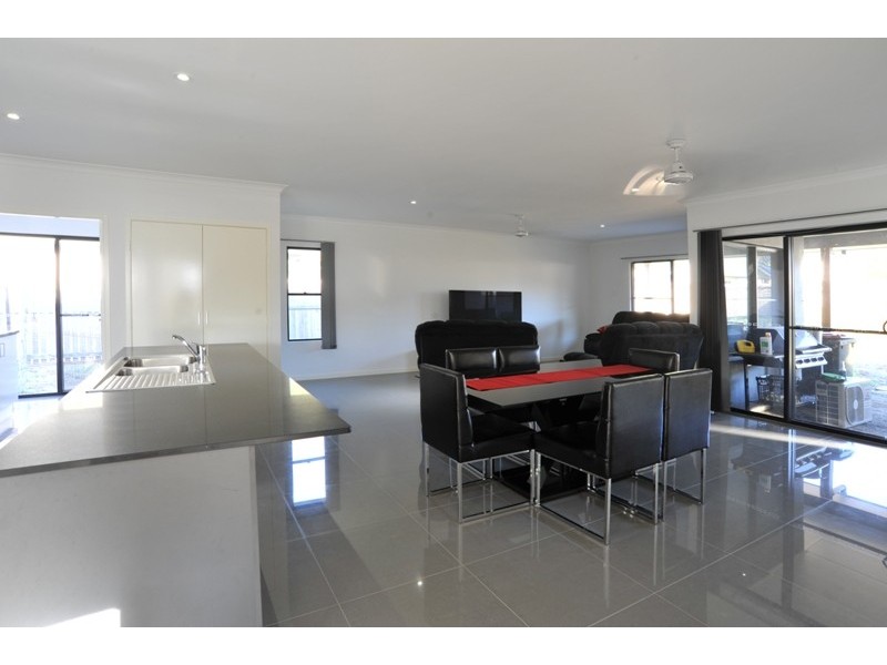 6 Twin Creek Court, Cannonvale QLD 4802