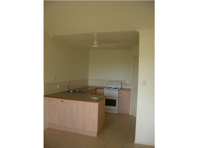 2/15 Macarthur Drive, Cannonvale QLD 4802