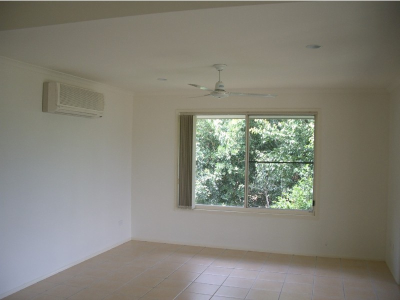 2/15 Macarthur Drive, Cannonvale QLD 4802