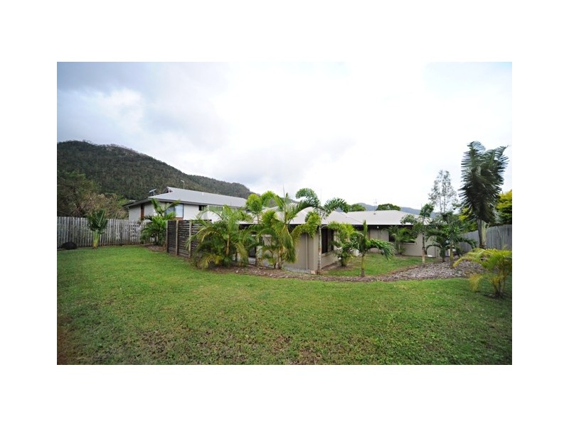 53 Country, Cannonvale QLD 4802