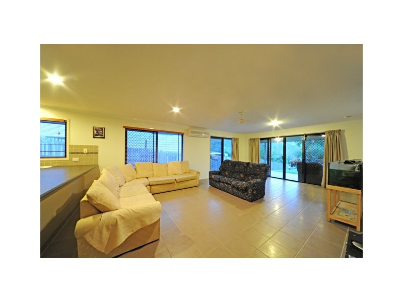 53 Country, Cannonvale QLD 4802