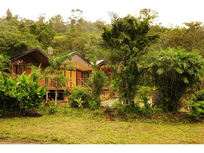 233 Paluma Road, Cannonvale QLD 4802