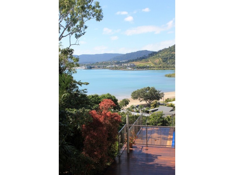 1 Stewart Drive, Cannonvale QLD 4802