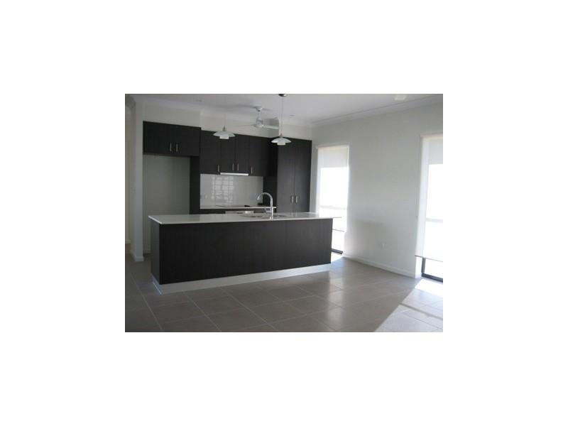 28 Parker Road, Cannonvale QLD 4802