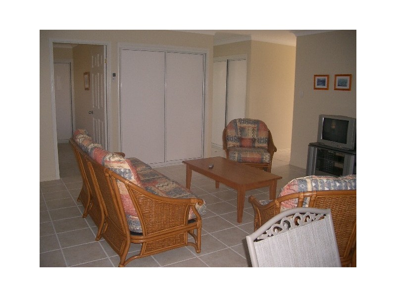 2/22 Banksia Court, Cannonvale QLD 4802