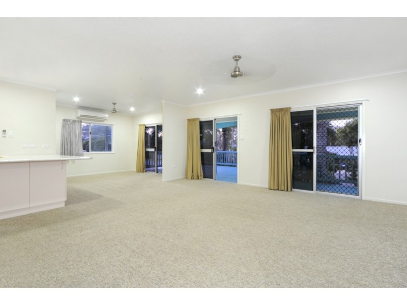 14 Schnapper Street, Cannonvale QLD 4802