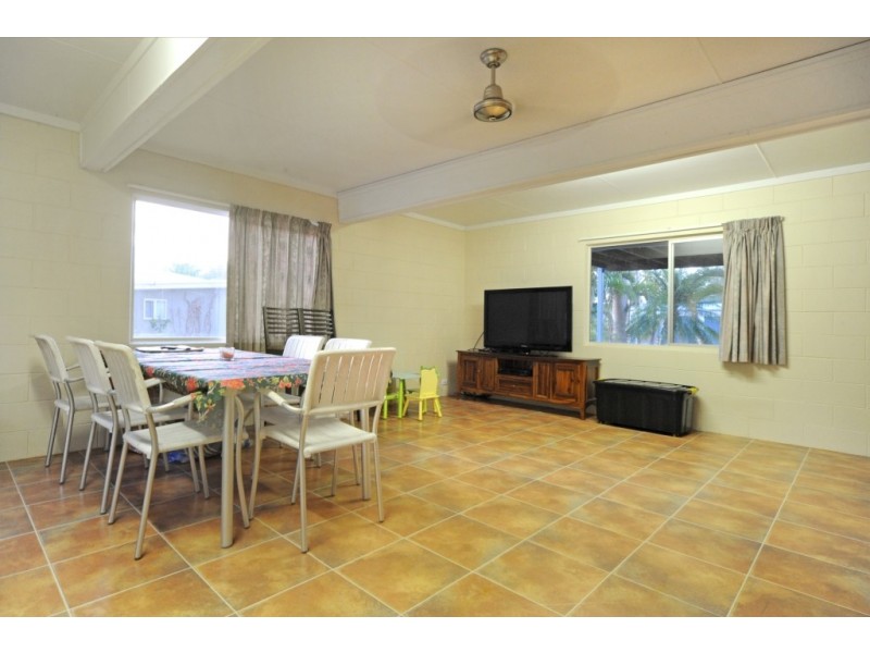 14 Schnapper Street, Cannonvale QLD 4802