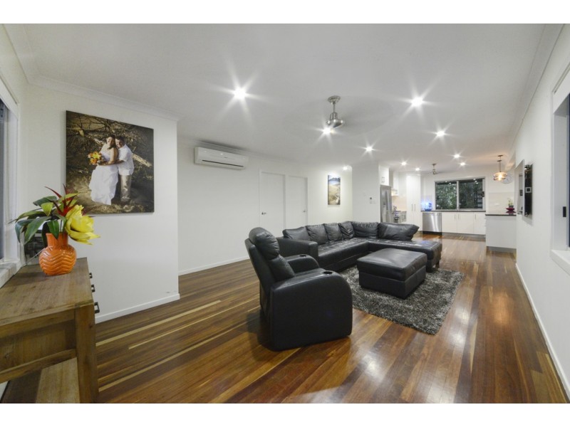 5 Salmon Street, Cannonvale QLD 4802