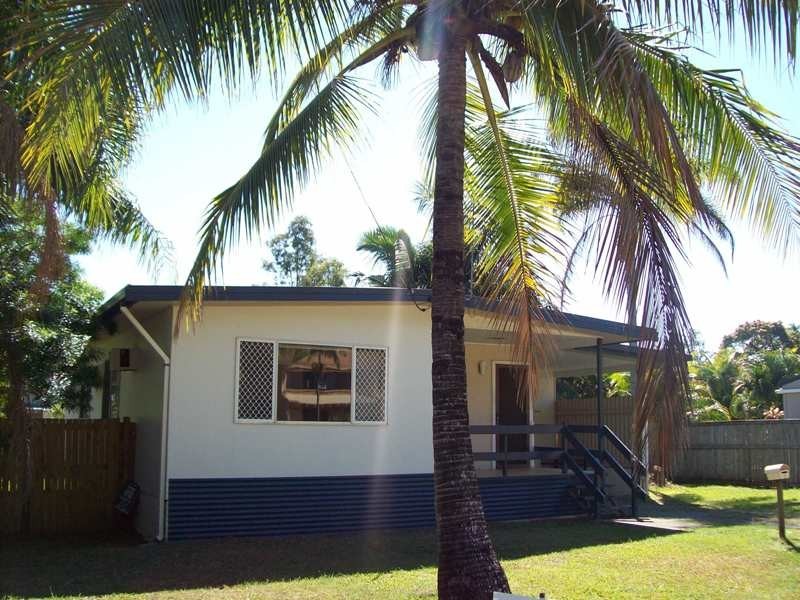 5 Salmon Street, Cannonvale QLD 4802