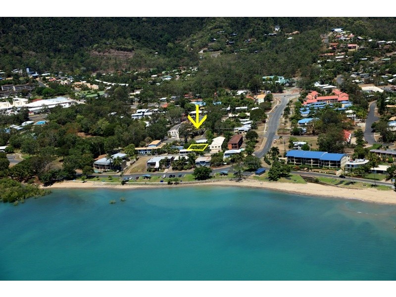 6 Herring Lane, Cannonvale QLD 4802