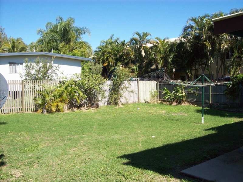 6 Herring Lane, Cannonvale QLD 4802
