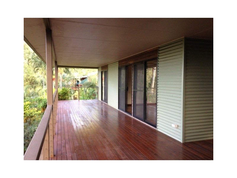 9 Country, Cannonvale QLD 4802
