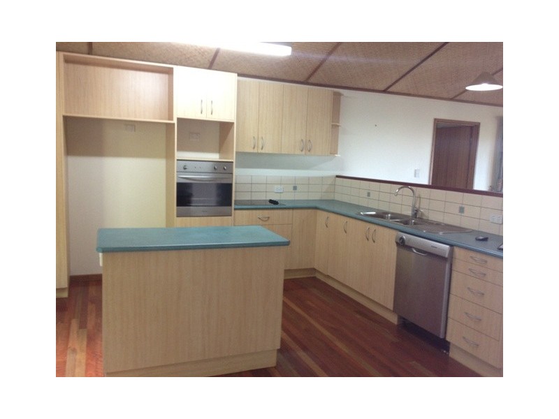 9 Country, Cannonvale QLD 4802