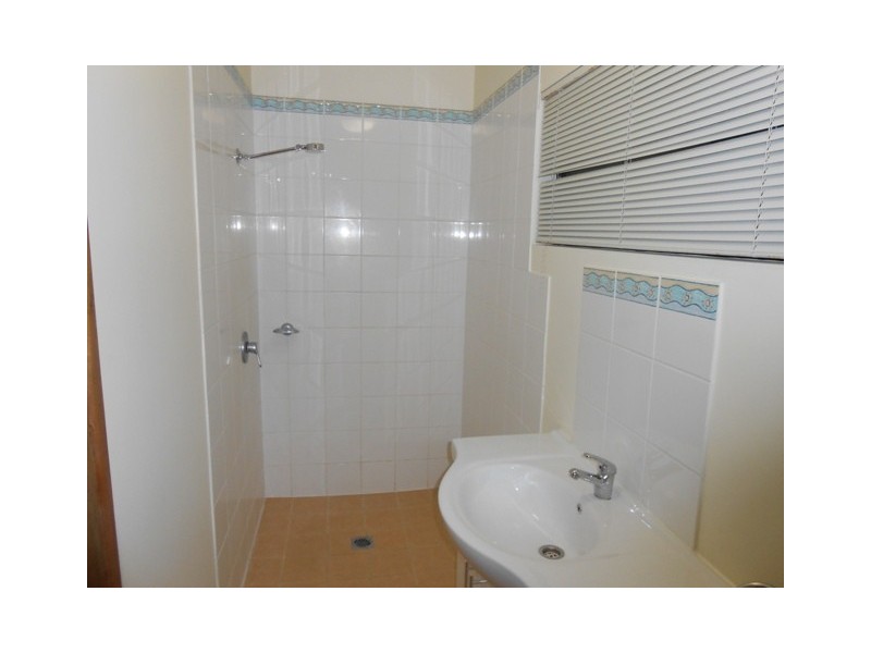 9 Country, Cannonvale QLD 4802