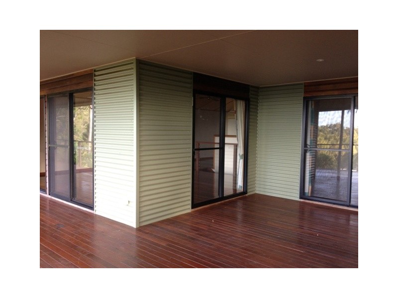 9 Country, Cannonvale QLD 4802