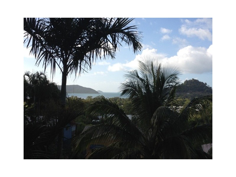 9 Country, Cannonvale QLD 4802