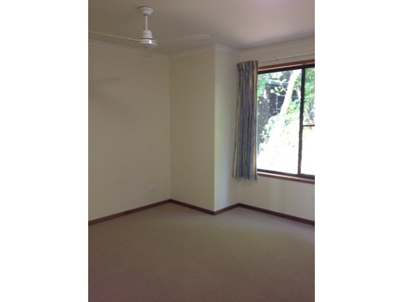 9 Country, Cannonvale QLD 4802