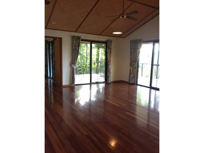 9 Country, Cannonvale QLD 4802