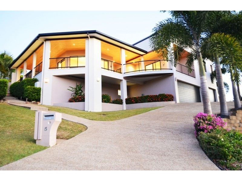 5 Whitehaven Crescent, Cannonvale QLD 4802
