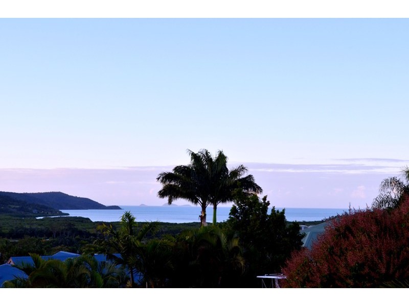 5 Whitehaven Crescent, Cannonvale QLD 4802