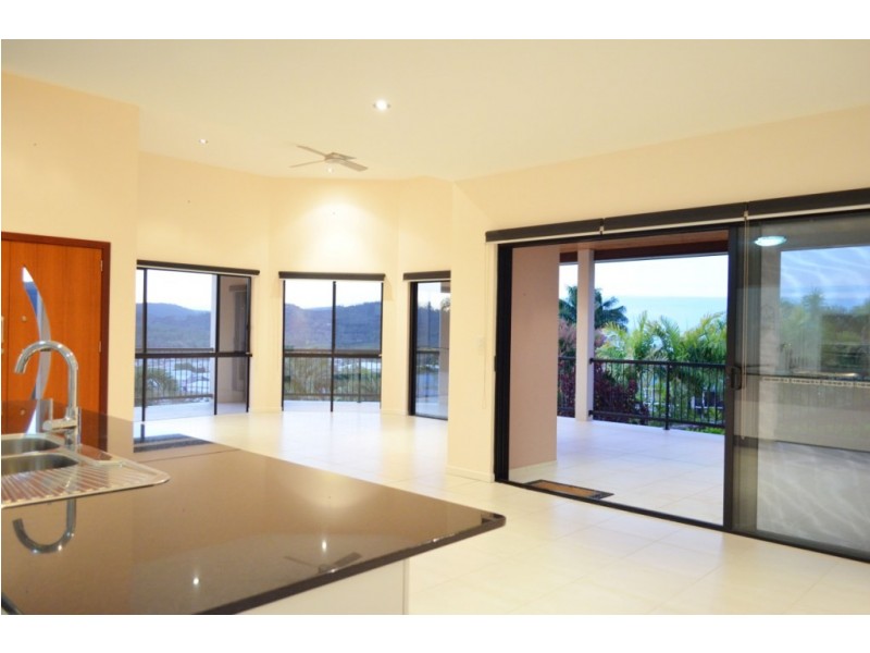 5 Whitehaven Crescent, Cannonvale QLD 4802