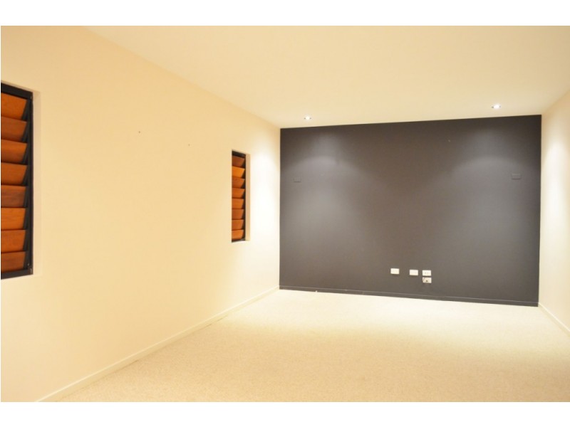 5 Whitehaven Crescent, Cannonvale QLD 4802