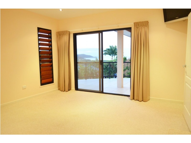 5 Whitehaven Crescent, Cannonvale QLD 4802