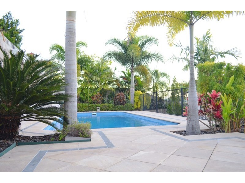 5 Whitehaven Crescent, Cannonvale QLD 4802