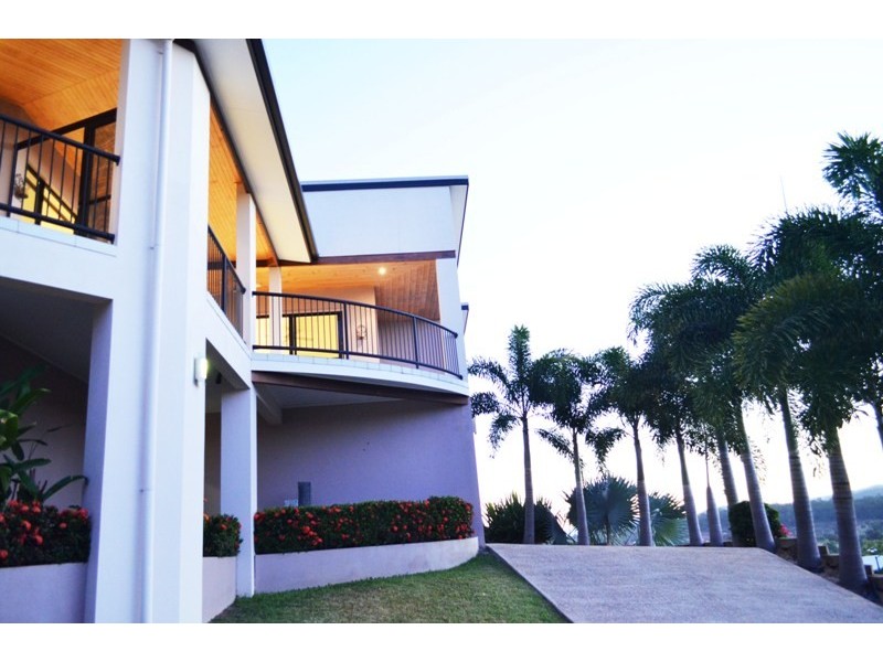 5 Whitehaven Crescent, Cannonvale QLD 4802
