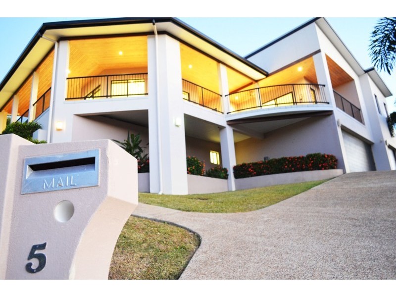 5 Whitehaven Crescent, Cannonvale QLD 4802