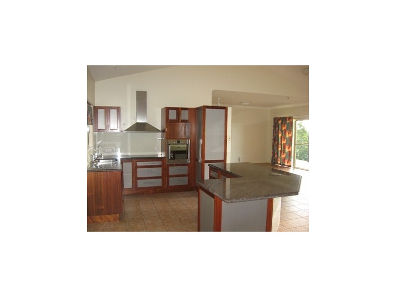 8 William Close, Cannonvale QLD 4802