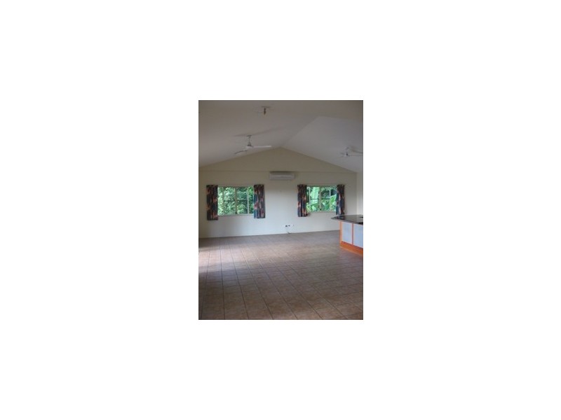 8 William Close, Cannonvale QLD 4802