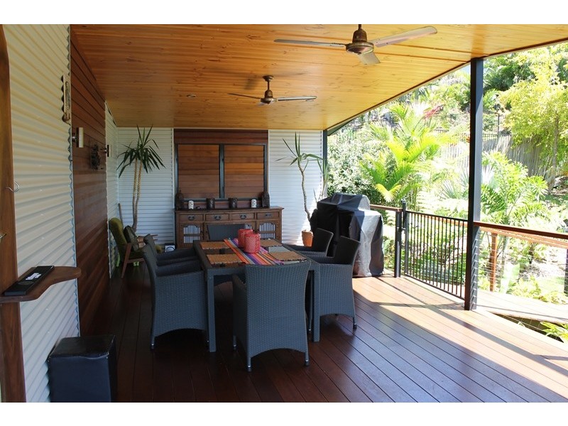 14 Manooka Drive, Cannonvale QLD 4802