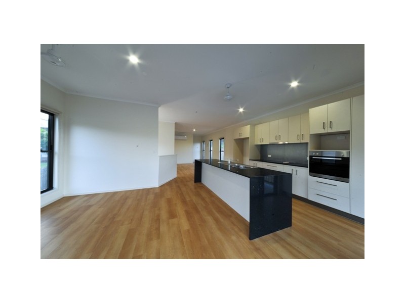 22 Parker Road, Cannonvale QLD 4802
