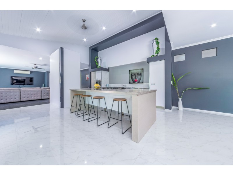 52 Holloway Drive, Sugarloaf QLD 4800