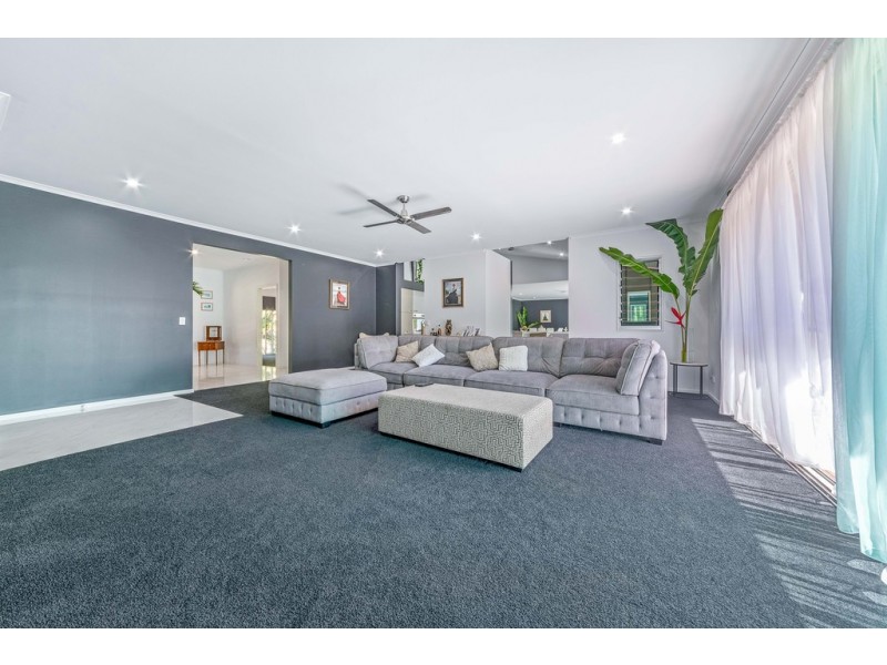 52 Holloway Drive, Sugarloaf QLD 4800