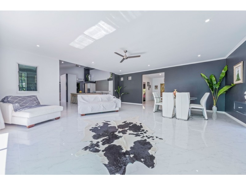 52 Holloway Drive, Sugarloaf QLD 4800