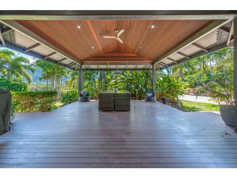 52 Holloway Drive, Sugarloaf QLD 4800