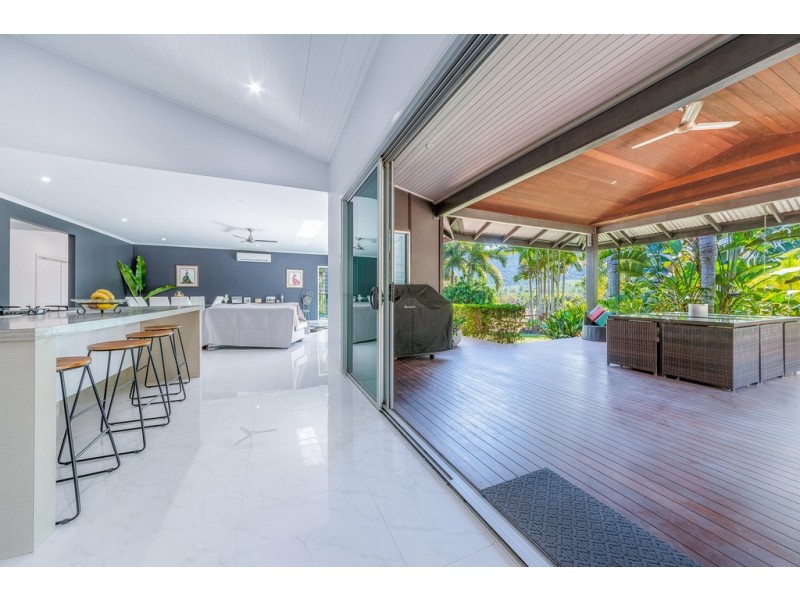 52 Holloway Drive, Sugarloaf QLD 4800