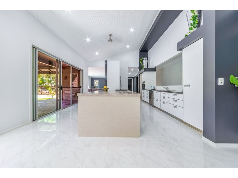 52 Holloway Drive, Sugarloaf QLD 4800