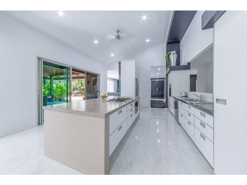 52 Holloway Drive, Sugarloaf QLD 4800