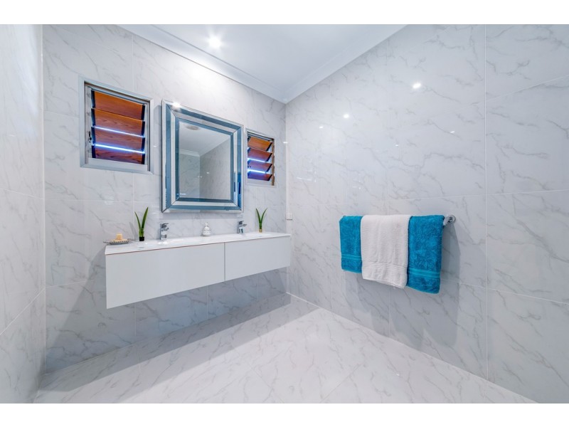 52 Holloway Drive, Sugarloaf QLD 4800